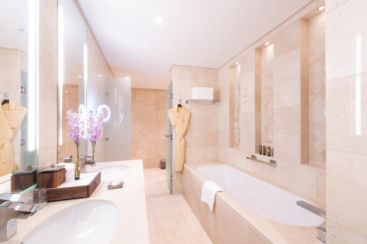 Shaza Doha Hotell Exteriör bild Bathroom