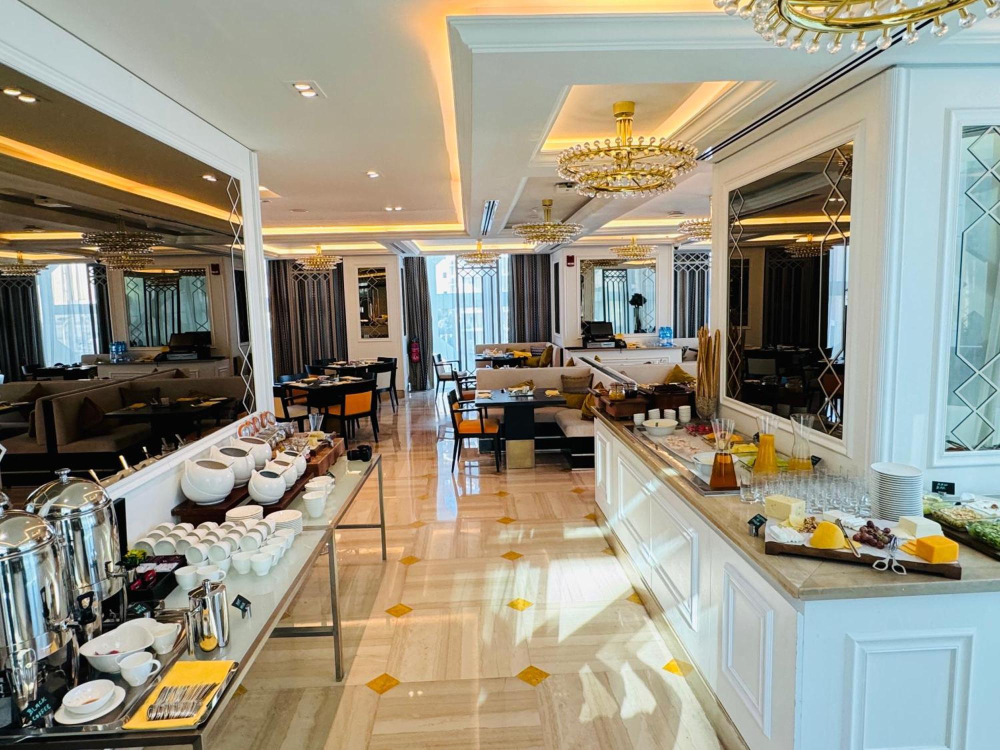 Shaza Doha Hotell Exteriör bild The restaurant at the hotel