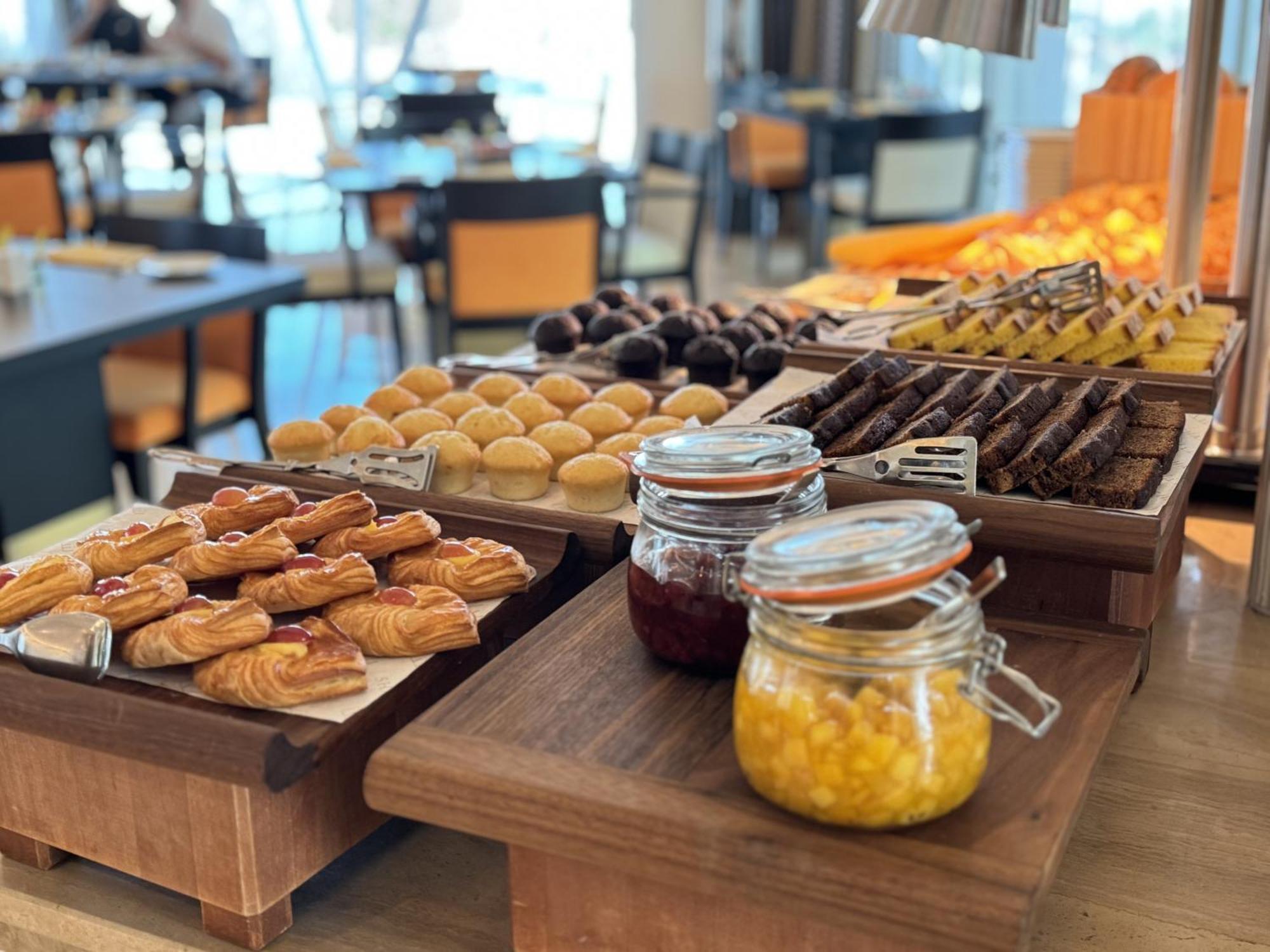 Shaza Doha Hotell Exteriör bild A selection of pastries and jams at a buffet