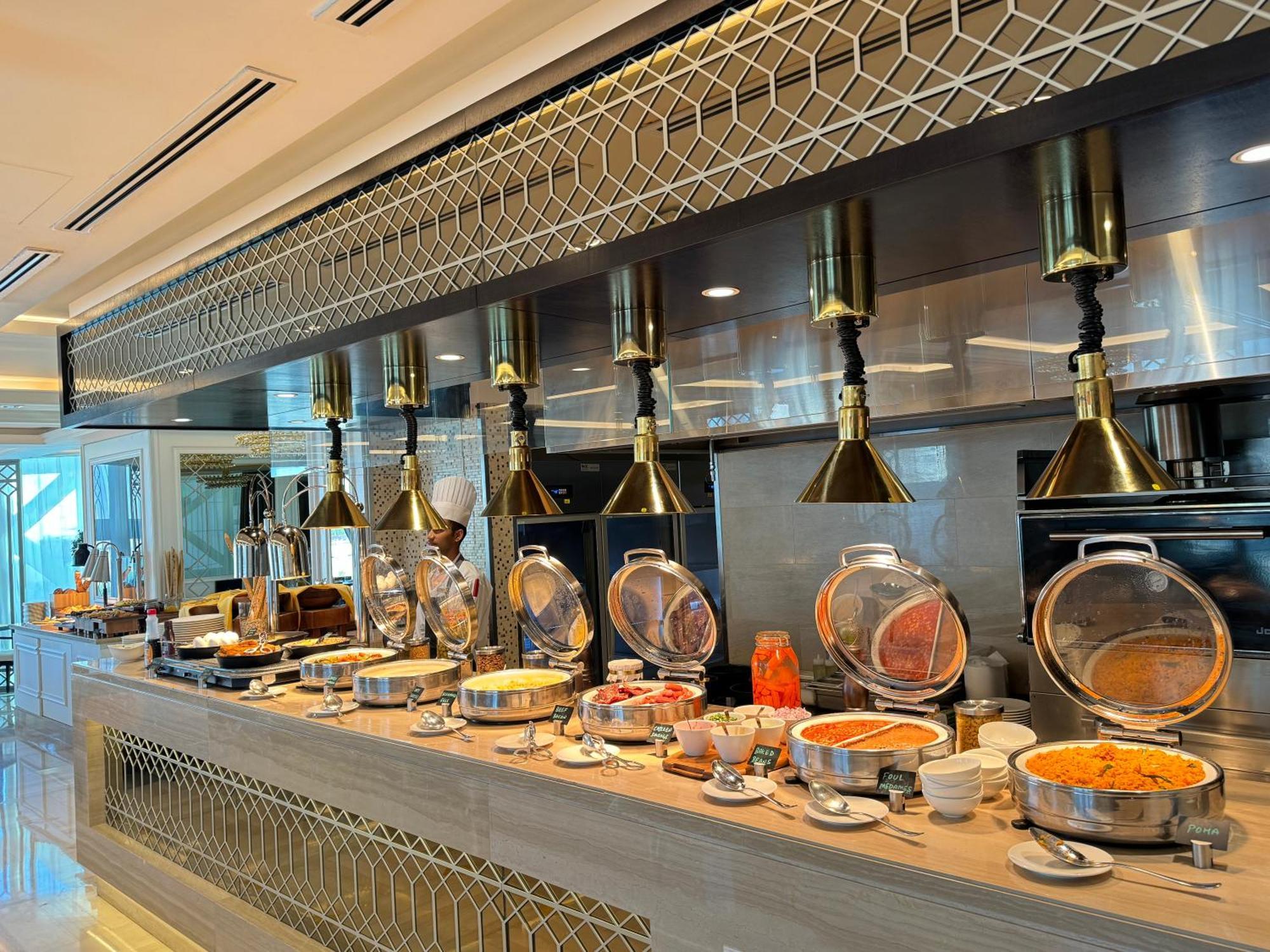 Shaza Doha Hotell Exteriör bild A buffet at a hotel