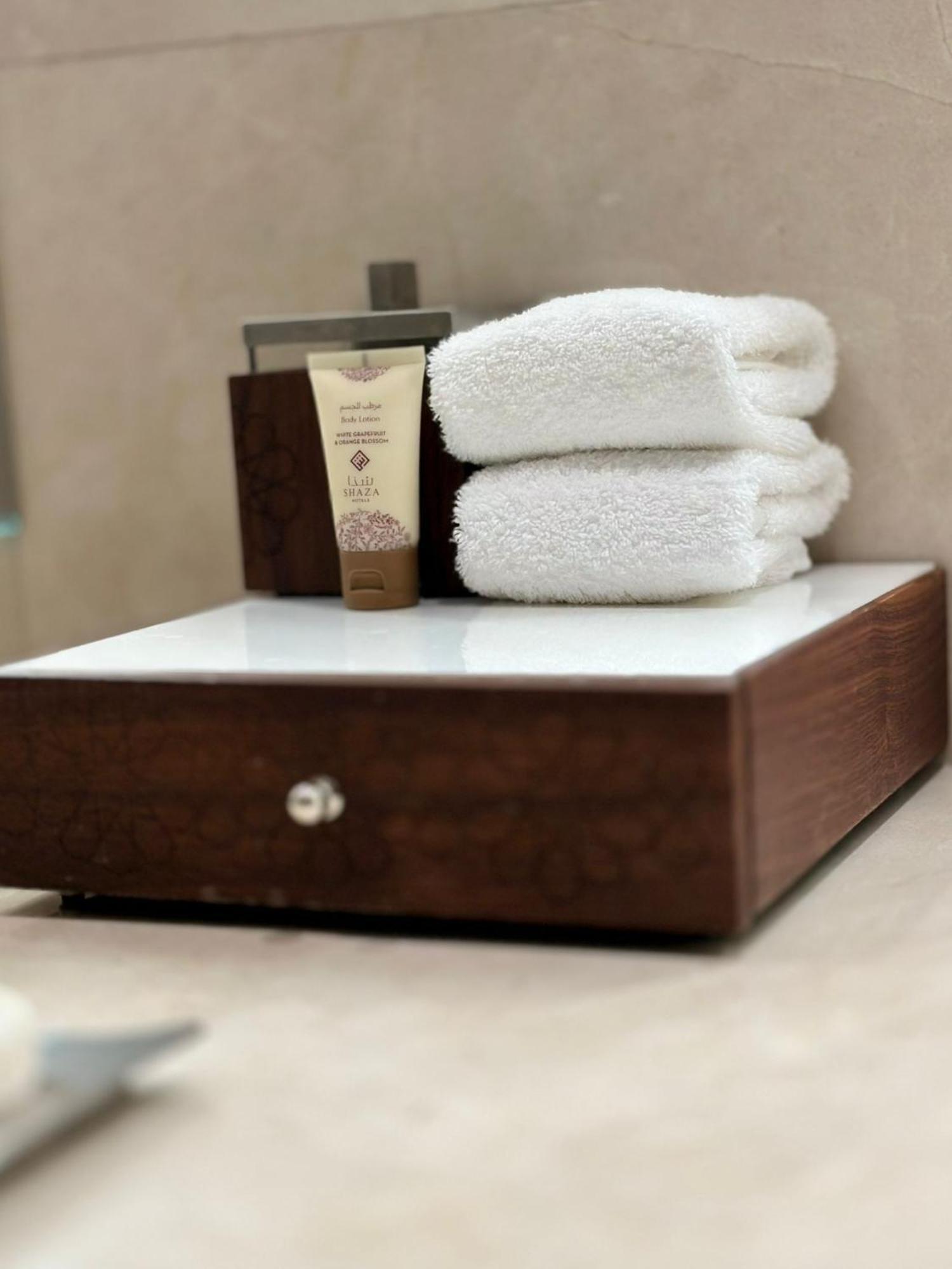 Shaza Doha Hotell Exteriör bild A drawer with a towel and soap